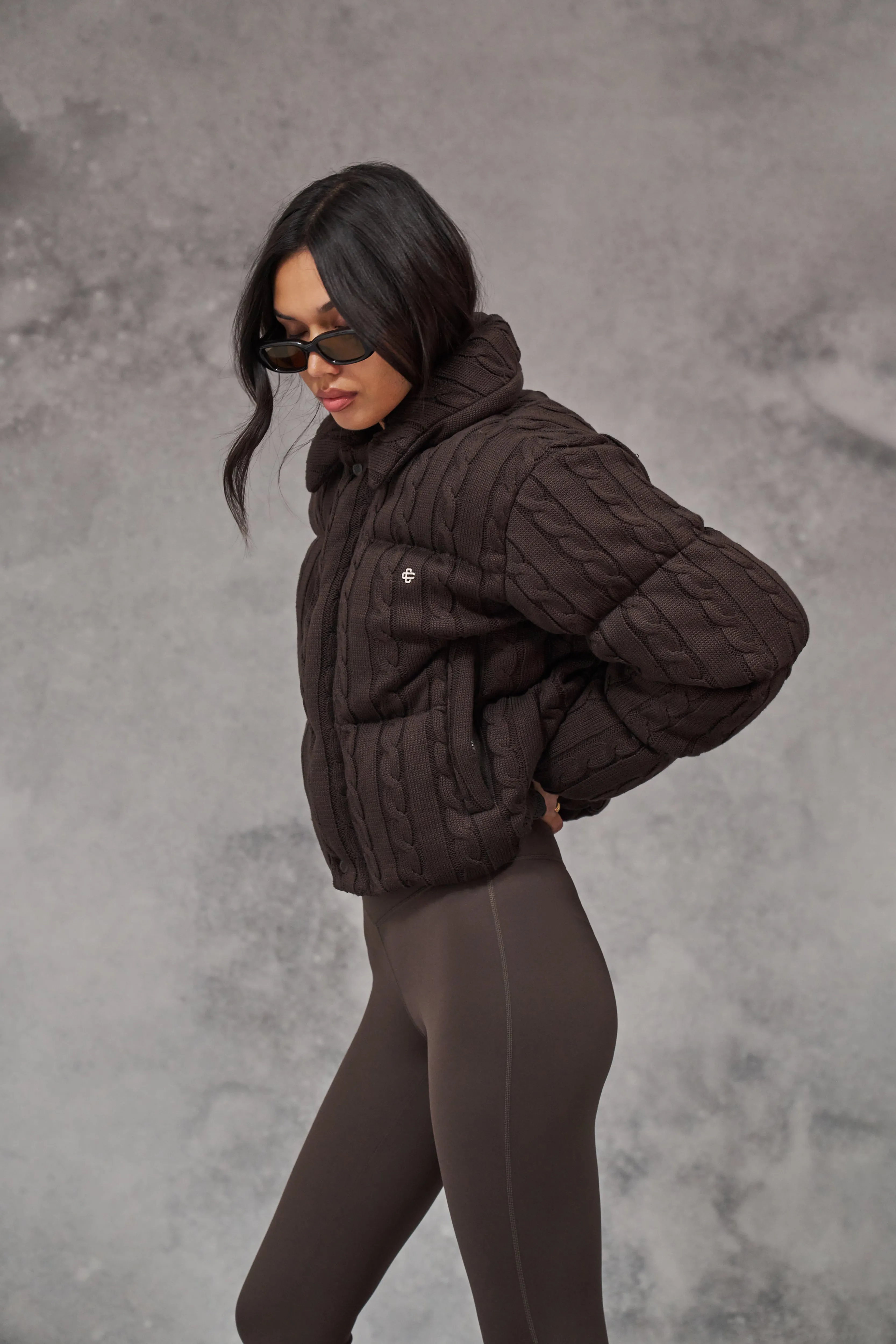 CABLE KNITTED PUFFER - BROWN