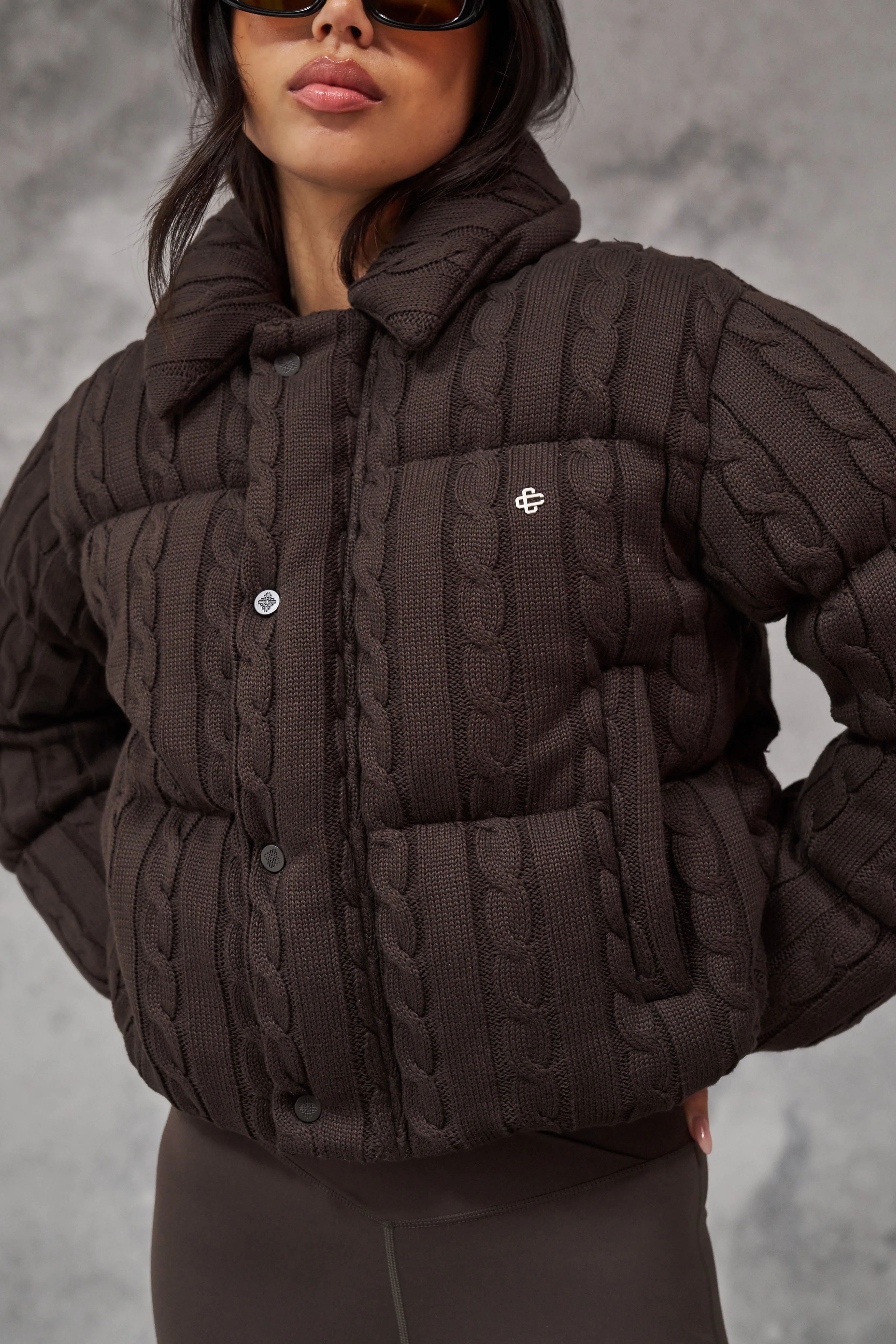 CABLE KNITTED PUFFER - BROWN