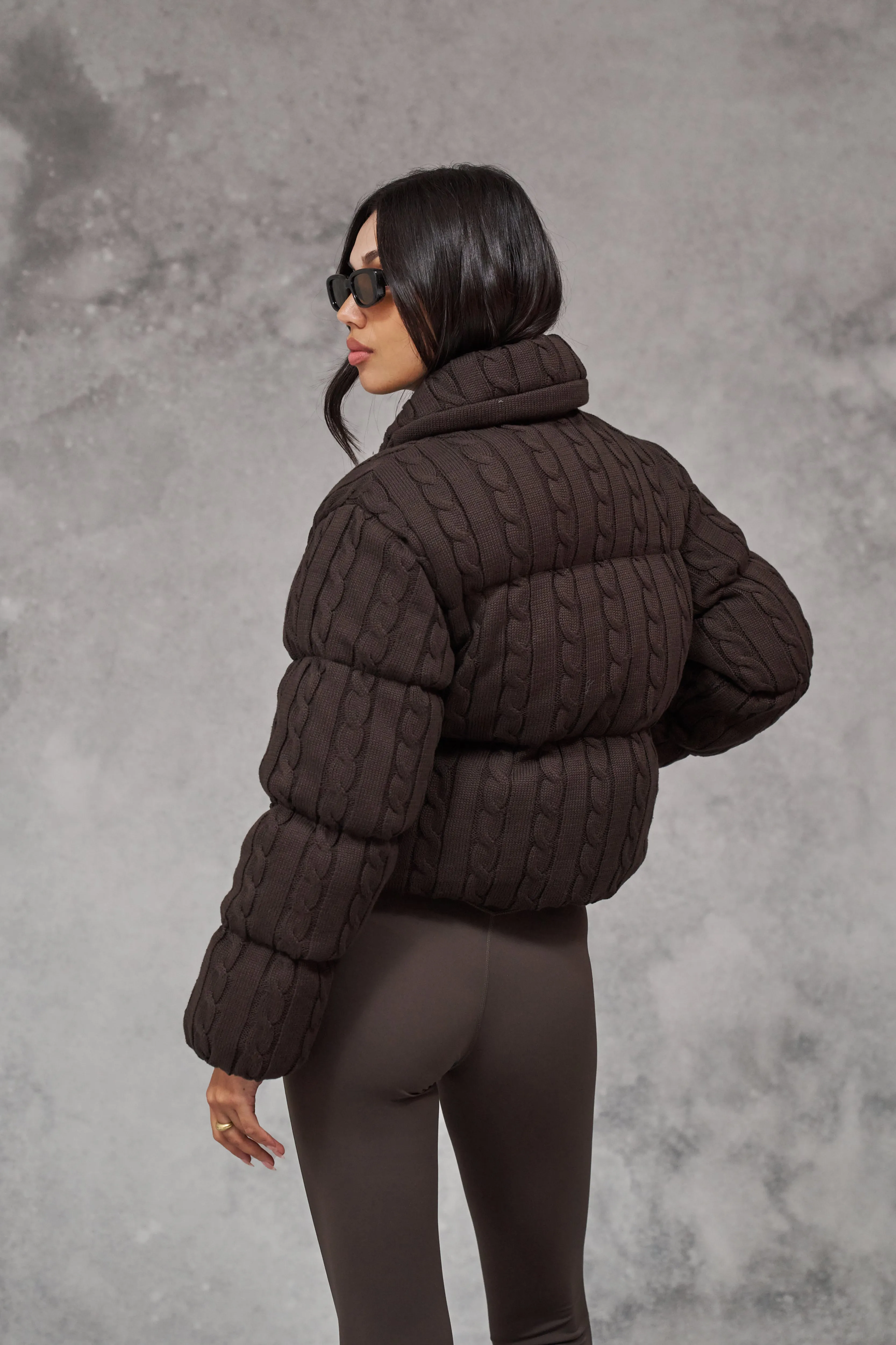 CABLE KNITTED PUFFER - BROWN