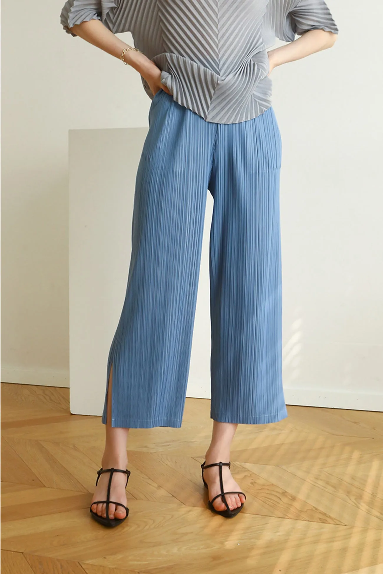 Color Full Pleated Cropped Pants