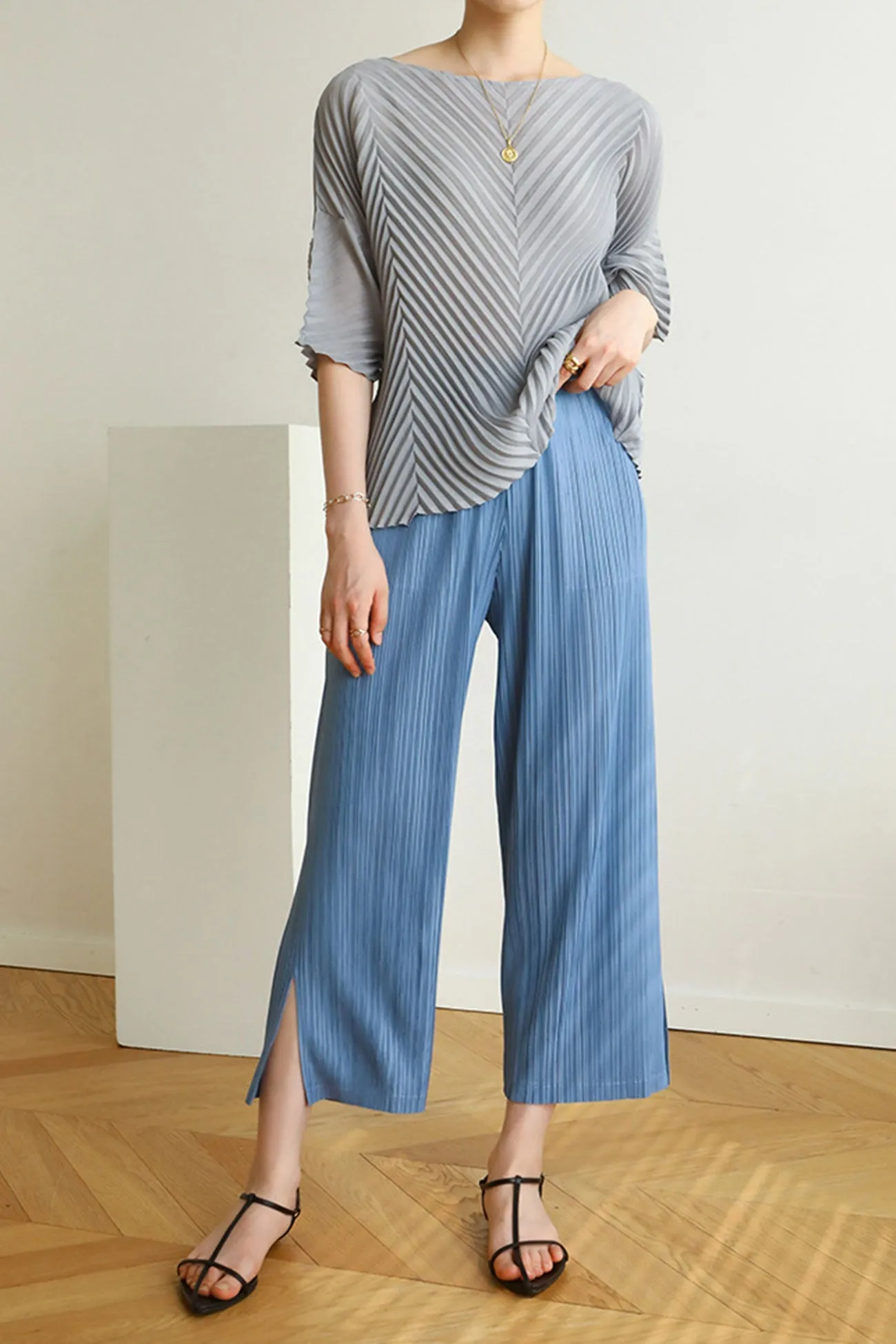 Color Full Pleated Cropped Pants