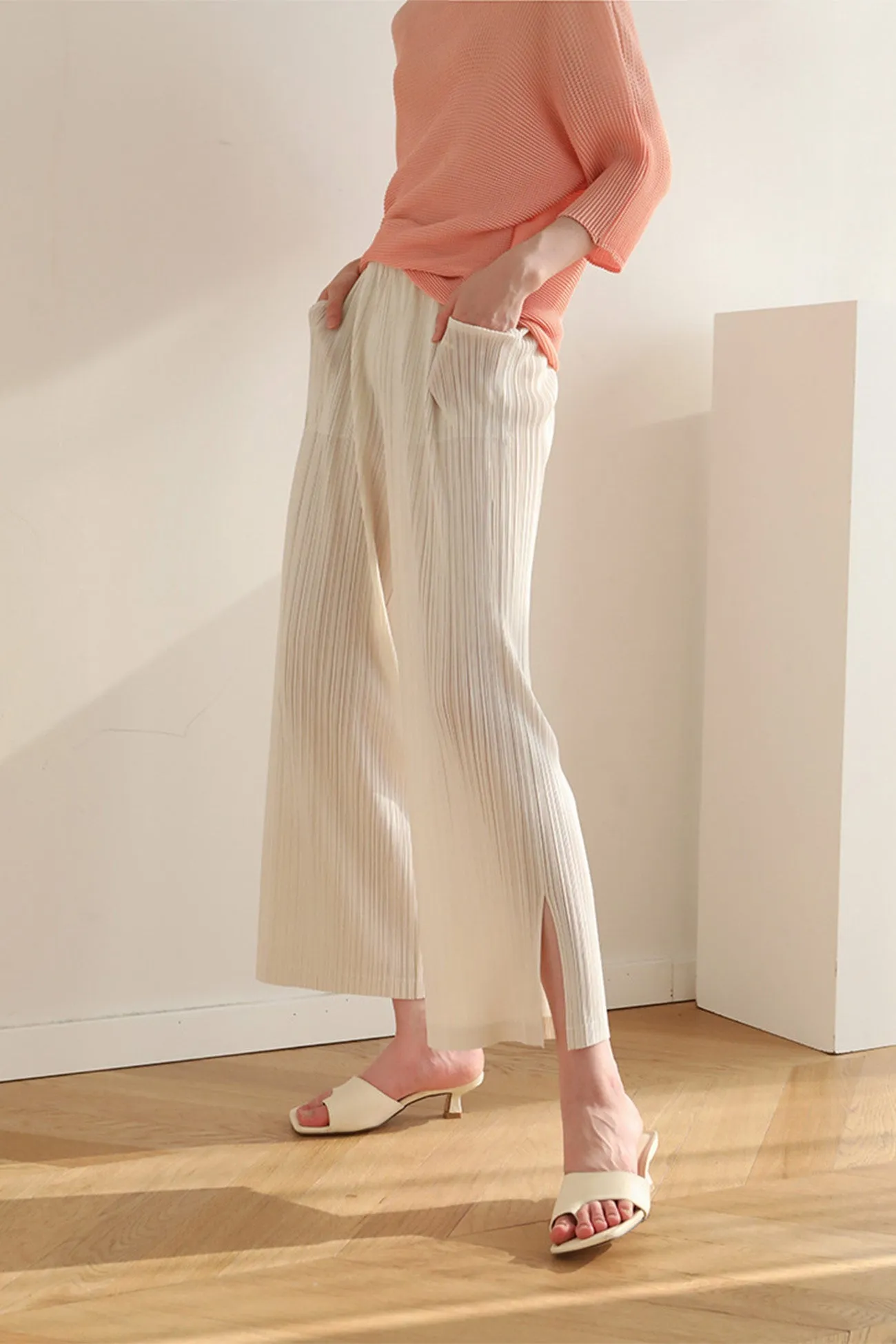 Color Full Pleated Cropped Pants