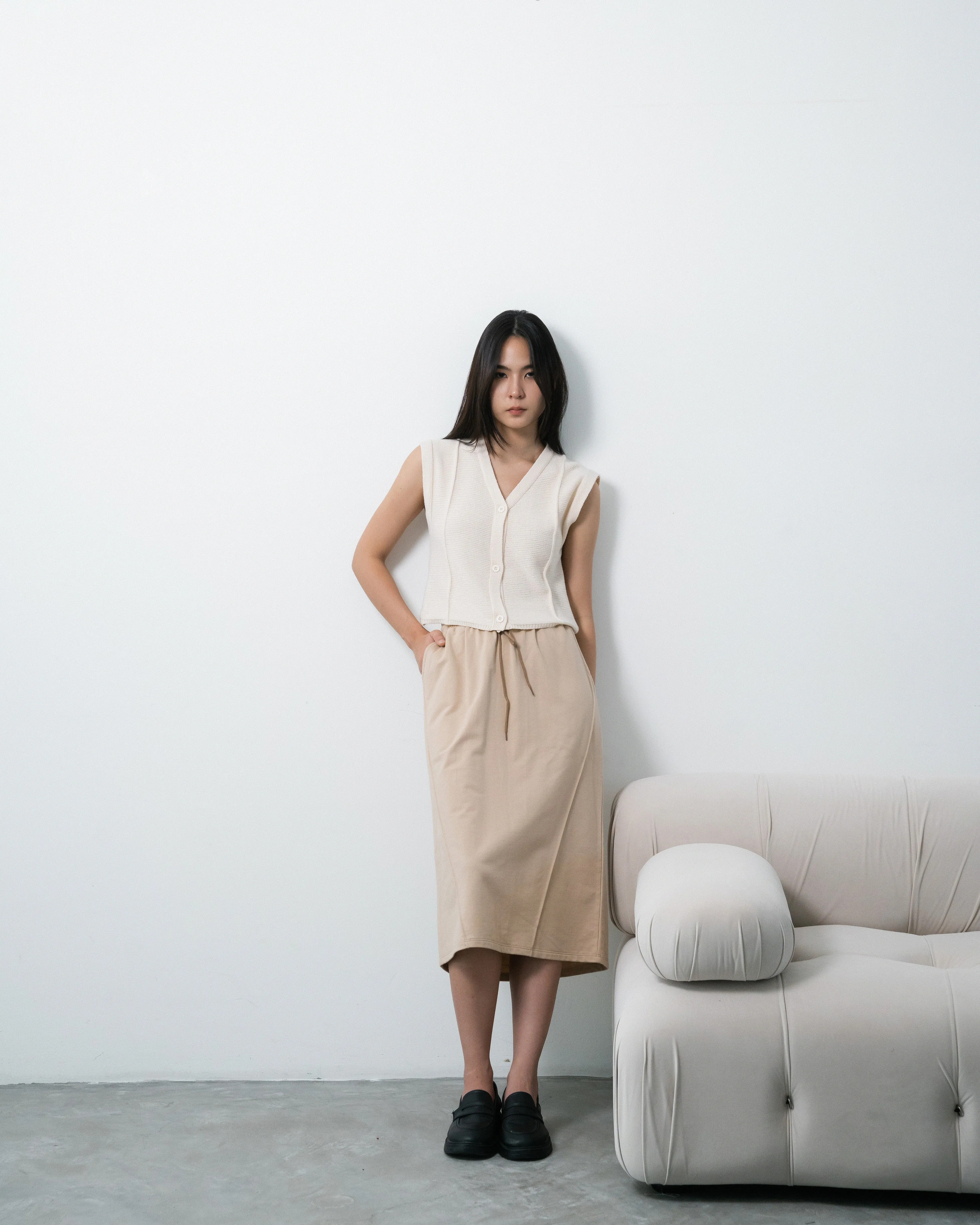 Cutline Pencil Midi Skirt (Khaki)